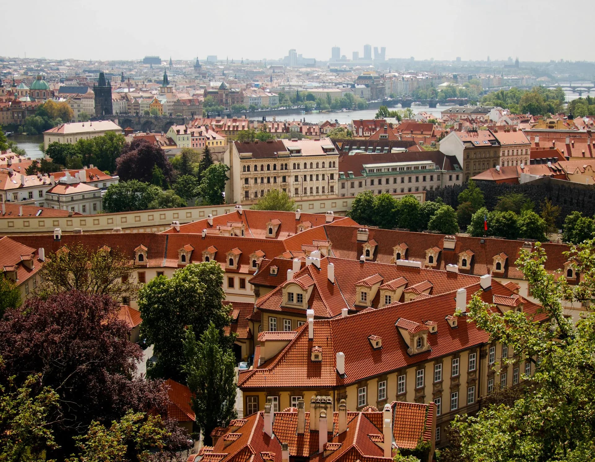 Panoramatický pohled na historické centrum Prahy