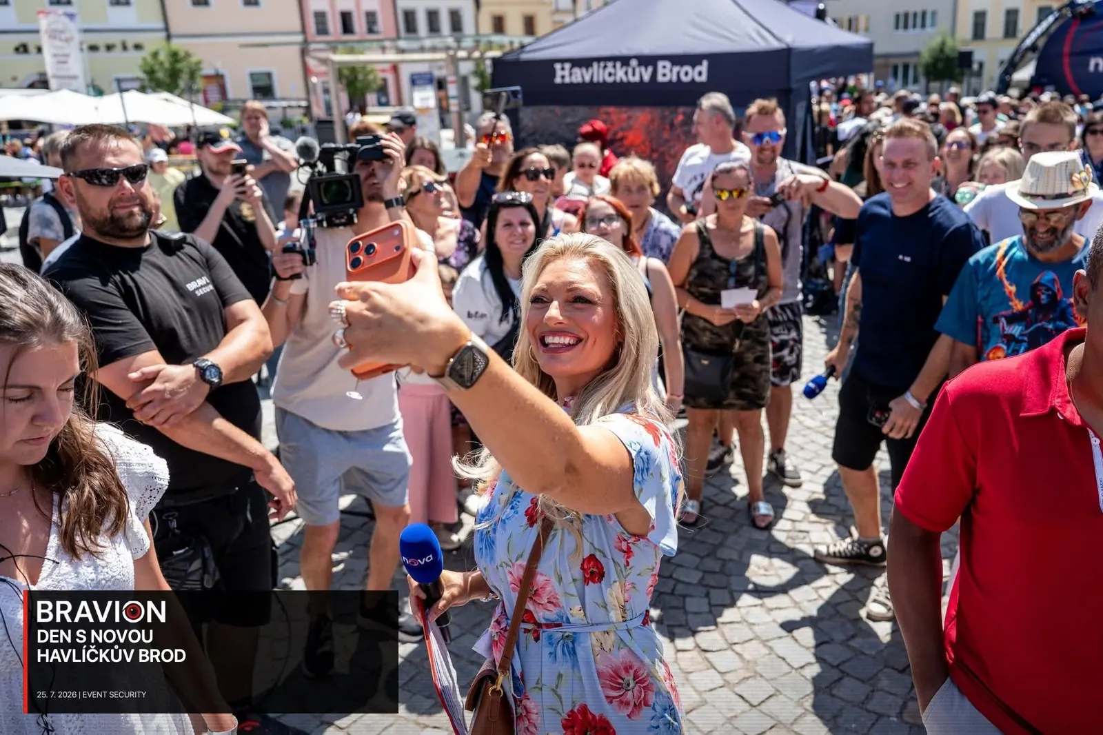 Bravion worker protecting a TV Nova personality among visitors in Havlickuv Brod