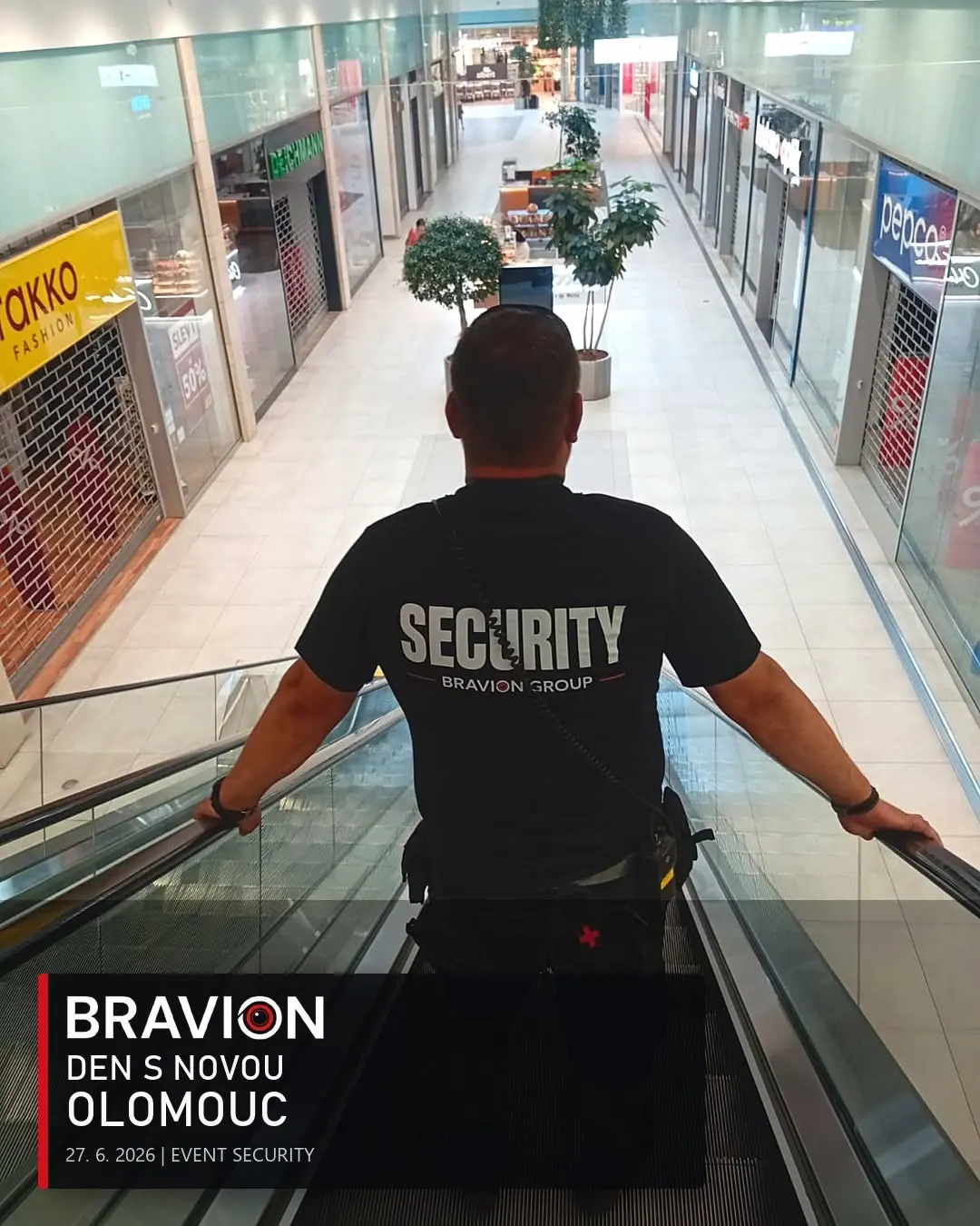 Pracovník Bravion při bezpečnostní obchůzce během olomoucké zastávky roadshow