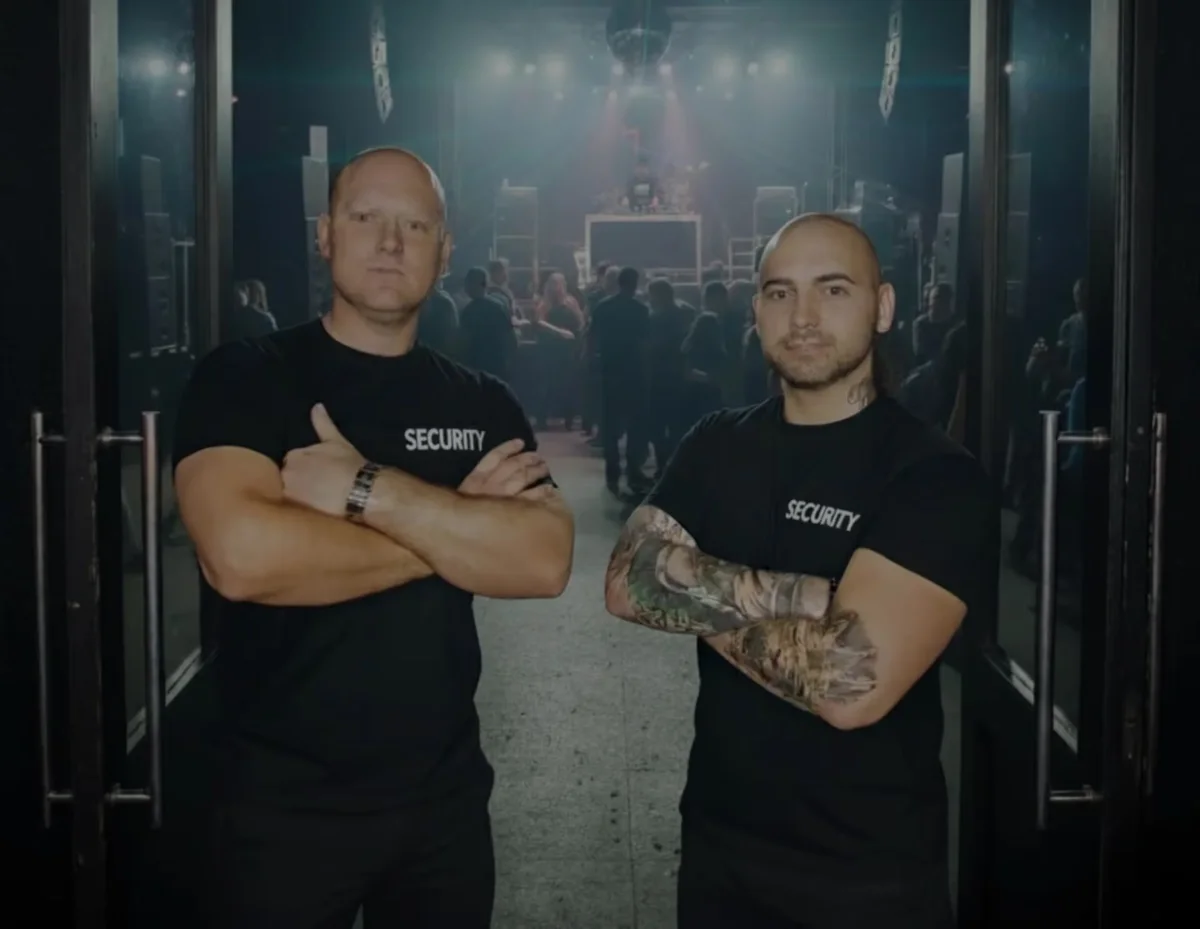 Nightclub security v interiéru podniku