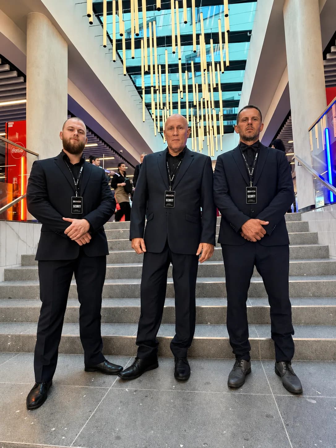 Formální tým Bravion Security připravený na ostrahu společenské a firemní akce