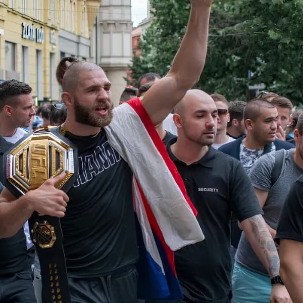 Osobní ochrana: Mýty vs. realita práce bodyguarda – Komplexní analýza