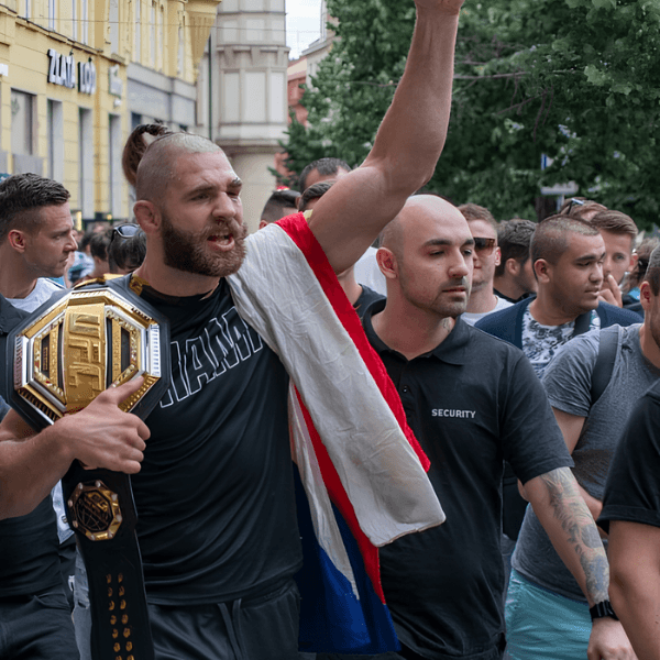 Osobní ochrana: Mýty vs. realita práce bodyguarda – Komplexní analýza