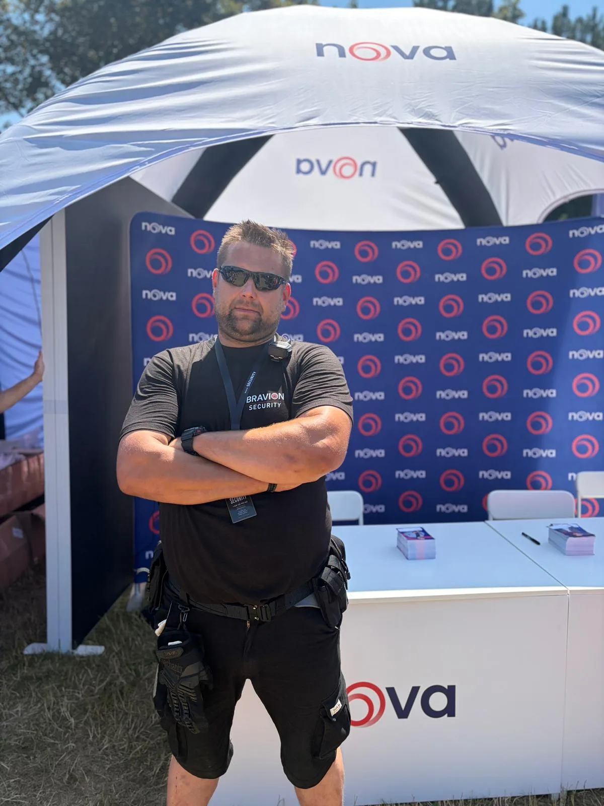 Security Bravion u fotostěny TV Nova na akci Den s Novou v Olomouci