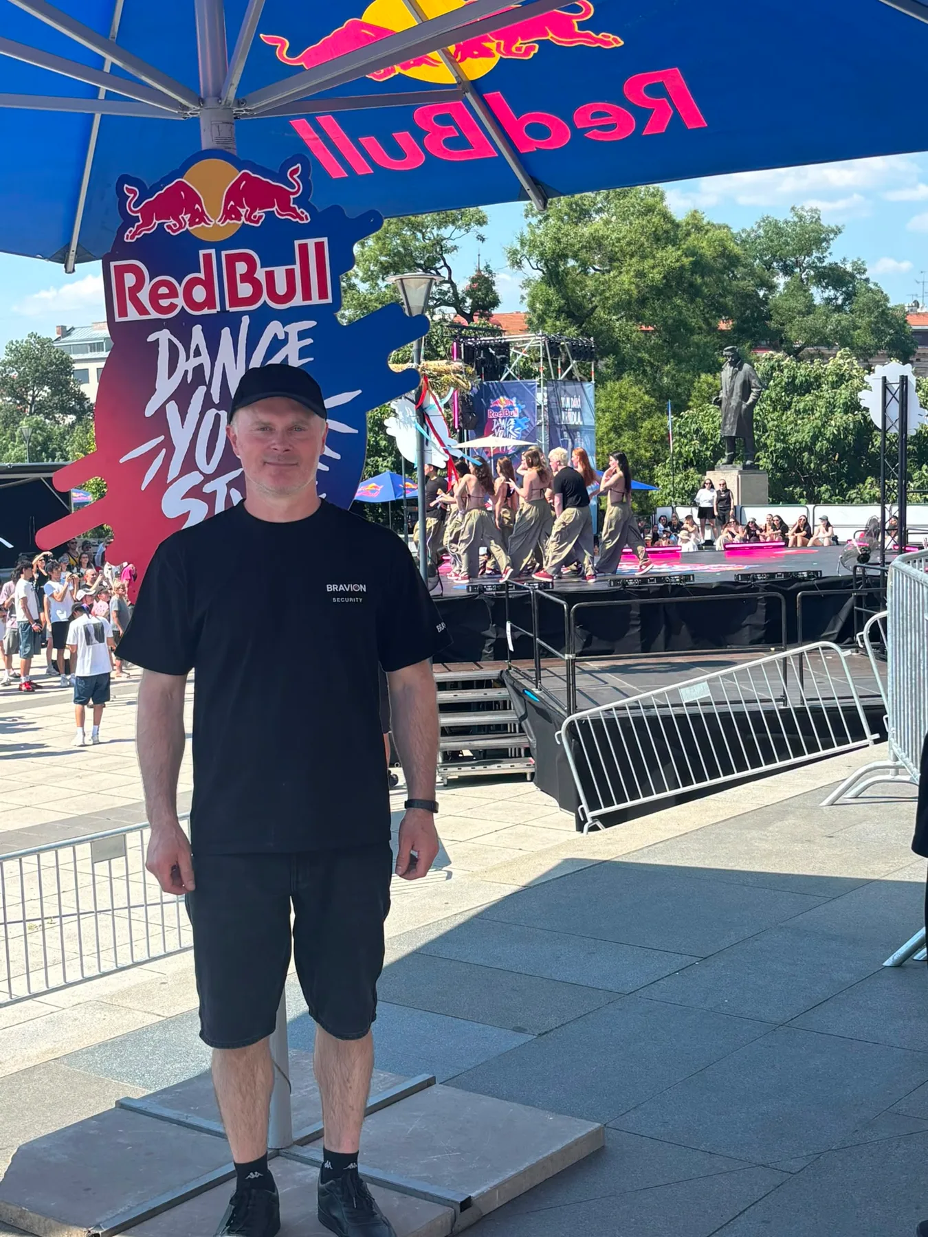 Security Bravion v prostoru taneční stage Red Bull Dance Your Style 2026
